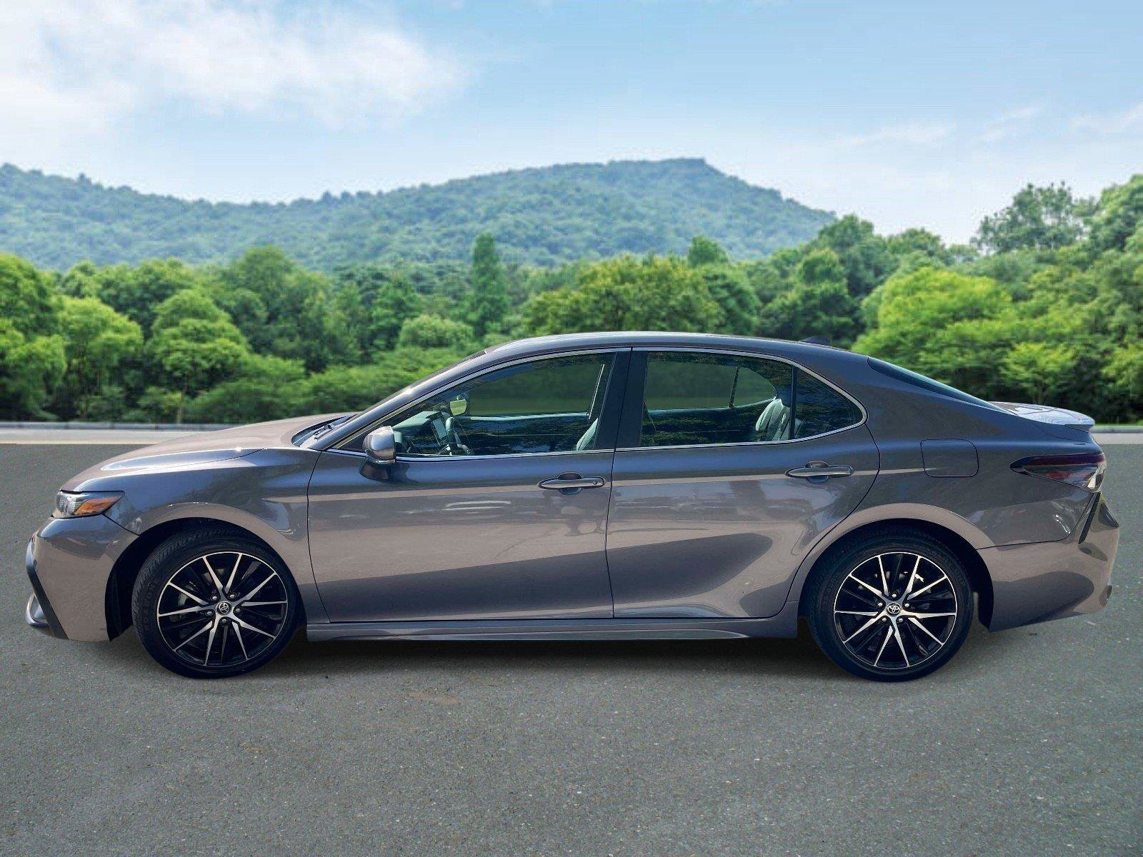 Used 2023 Toyota Camry SE FWD image 6