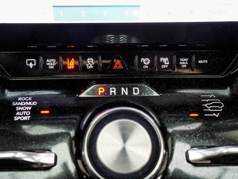 Used 2023 Jeep Grand Wagoneer Series II AWD/4WD image 29