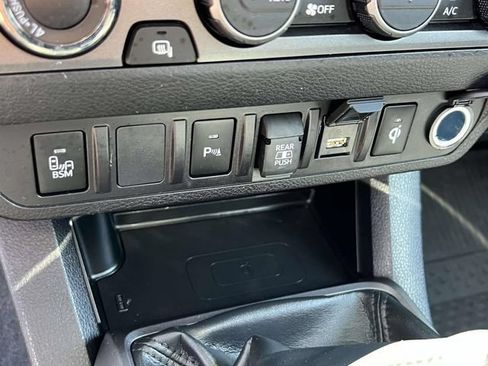 Used 2023 Toyota Tacoma TRD Off-Road w/ TRD Premium Off Road Package AWD/4WD image 30