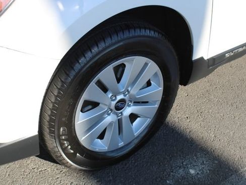 Used 2019 Subaru Outback 2.5i Premium AWD/4WD image 12