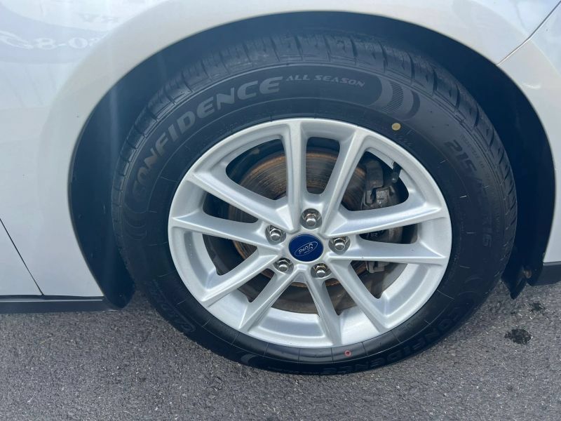 Used 2016 Ford Focus SE FWD image 6