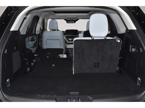 Used 2026 Ford Explorer Platinum w/ LUX Leather Package AWD/4WD image 19