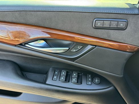 Used 2019 Cadillac Escalade Luxury image 16