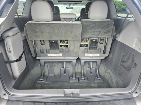 Used 2017 Toyota Sienna XLE w/ XLE Navigation Package FWD image 15
