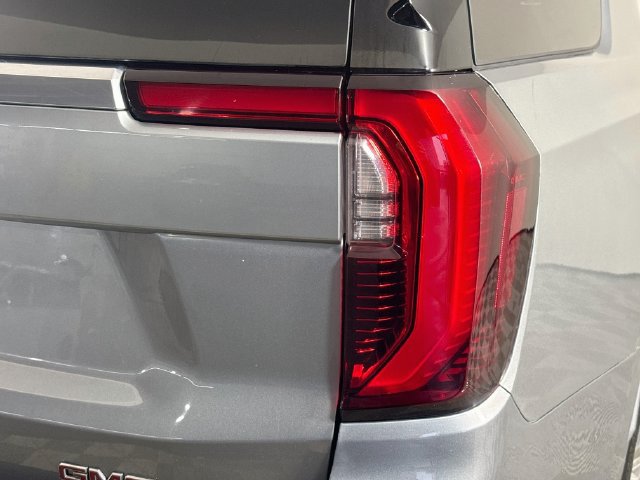 Used 2025 GMC Yukon Denali RWD image 33