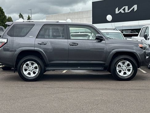 Used 2016 Toyota 4Runner SR5 AWD/4WD image 3
