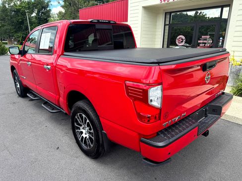 Used 2021 Nissan Titan SV w/ Accessory Utility Package image 4