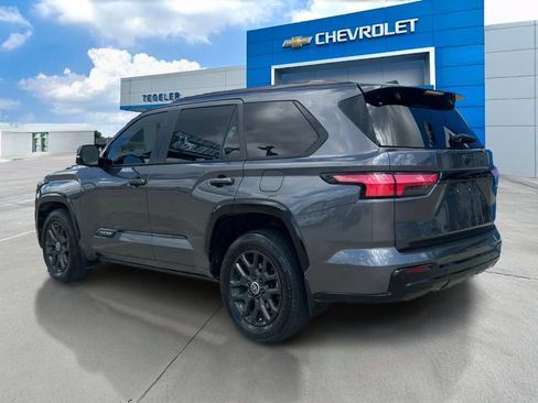 Used 2024 Toyota Sequoia Platinum AWD/4WD image 7