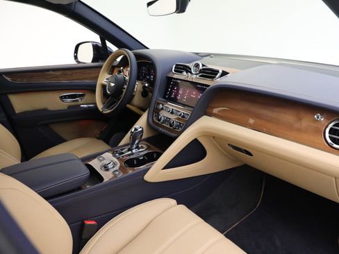 Certified 2024 Bentley Bentayga Extended Wheelbase image 31