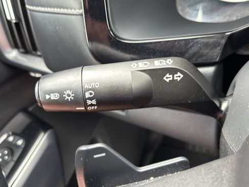 Used 2023 Nissan Pathfinder SL AWD/4WD image 19
