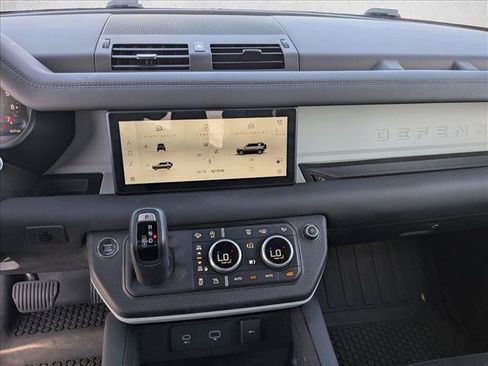 Used 2024 Land Rover Defender 110 X-Dynamic SE AWD/4WD image 12