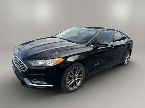 Used 2017 Ford Fusion SE w/ Equipment Group 601A FWD image 7