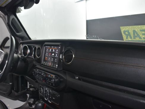 Used 2021 Jeep Gladiator Overland image 31