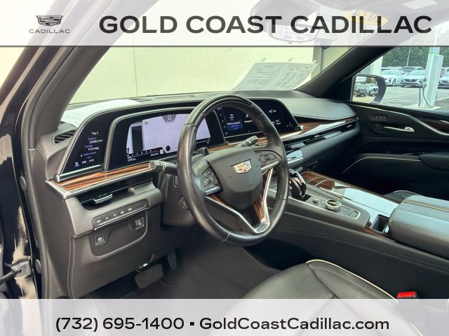 Used 2024 Cadillac Escalade Premium Luxury AWD/4WD image 24