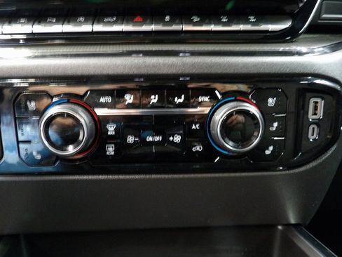 Used 2024 Chevrolet Silverado 1500 ZR2 w/ Technology Package image 49