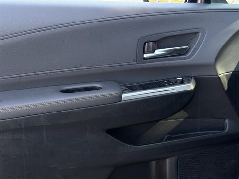 Used 2024 Toyota Sienna XLE Woodland Edition image 27
