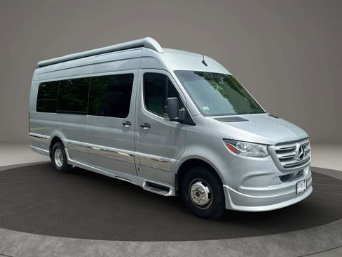 Used 2019 Mercedes-Benz Sprinter 3500 image 3
