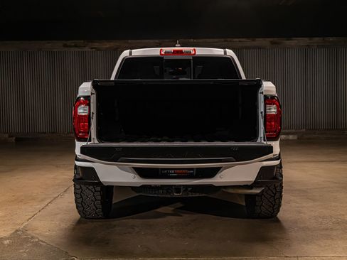 Used 2025 GMC Canyon Denali AWD/4WD image 9