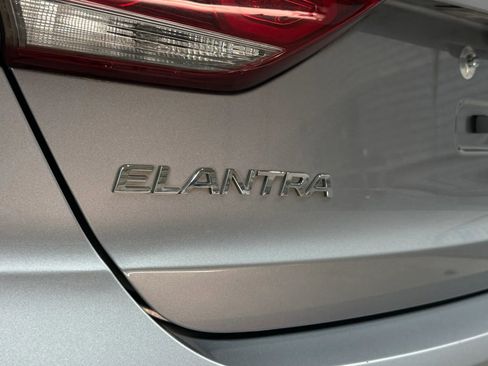Used 2017 Hyundai Elantra Limited FWD image 11