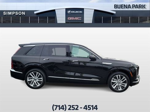 Used 2026 Cadillac Vistiq Luxury image 9