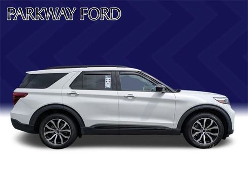 Used 2022 Ford Explorer ST-Line w/ Class IV Trailer Tow Package image 4