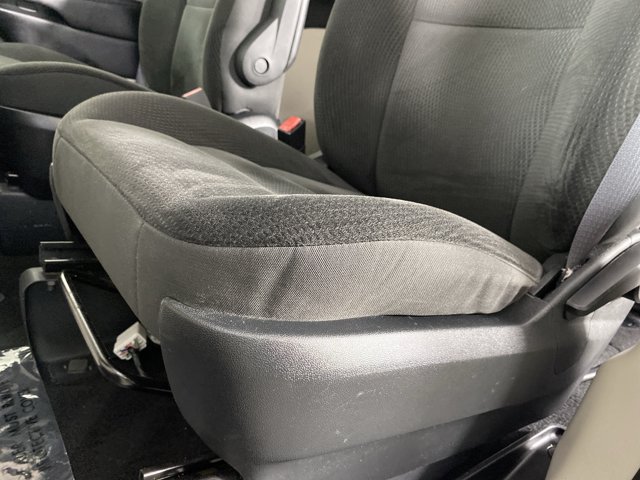 Used 2019 Dodge Grand Caravan SE w/ UConnect Hands-Free Group FWD image 16