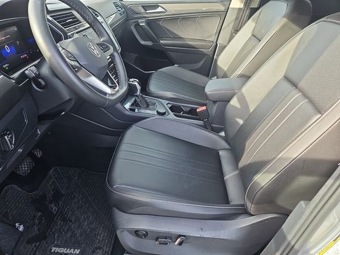 Certified 2022 Volkswagen Tiguan SE image 29