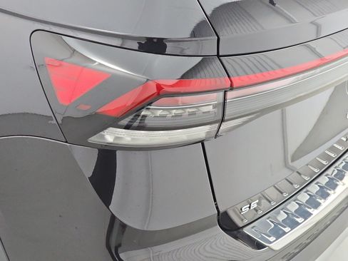 Certified 2025 Volkswagen Taos SE FWD image 35