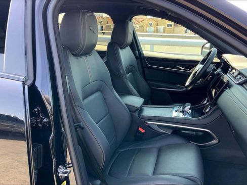 Used 2025 Jaguar F-PACE R-Dynamic S image 7