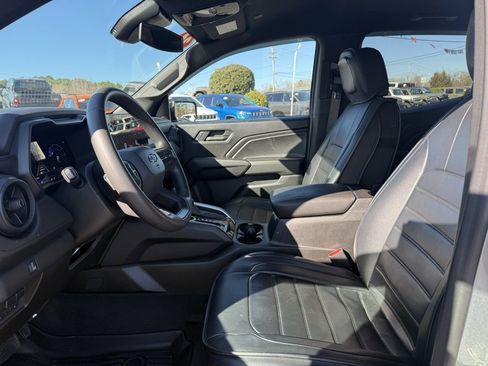 Used 2024 Chevrolet Colorado Trail Boss w/ Technology Package image 15