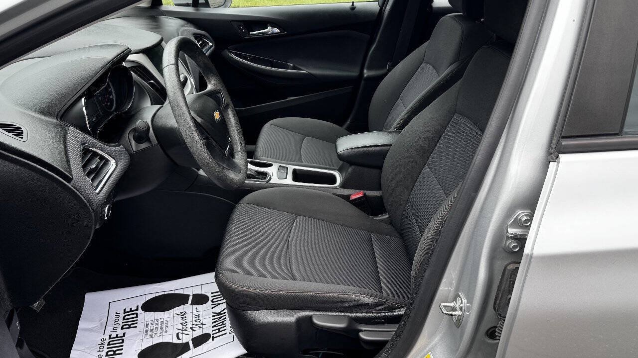Used 2018 Chevrolet Cruze LS FWD image 14