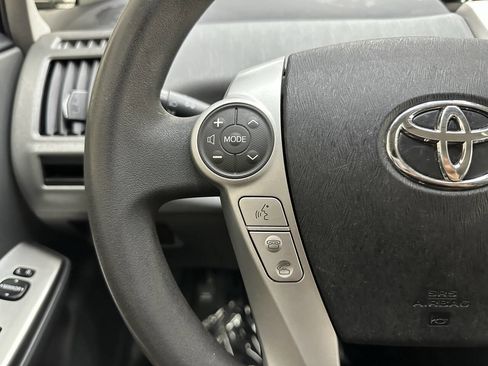 Used 2012 Toyota Prius V image 21