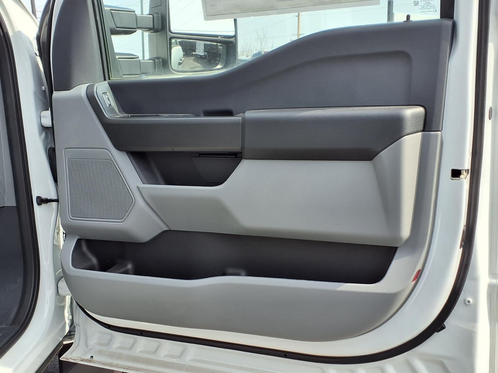 Used 2023 Ford F550 4x4 Regular Cab Super Duty image 12