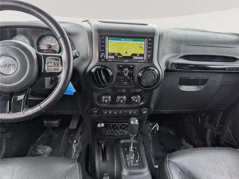 Used 2016 Jeep Wrangler Unlimited Sahara AWD/4WD image 17