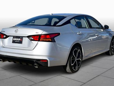 Used 2024 Nissan Altima 2.5 SR image 11