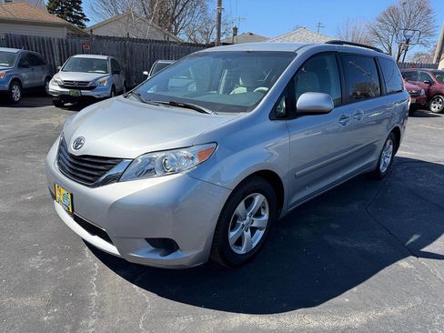 Used 2014 Toyota Sienna LE FWD image 86