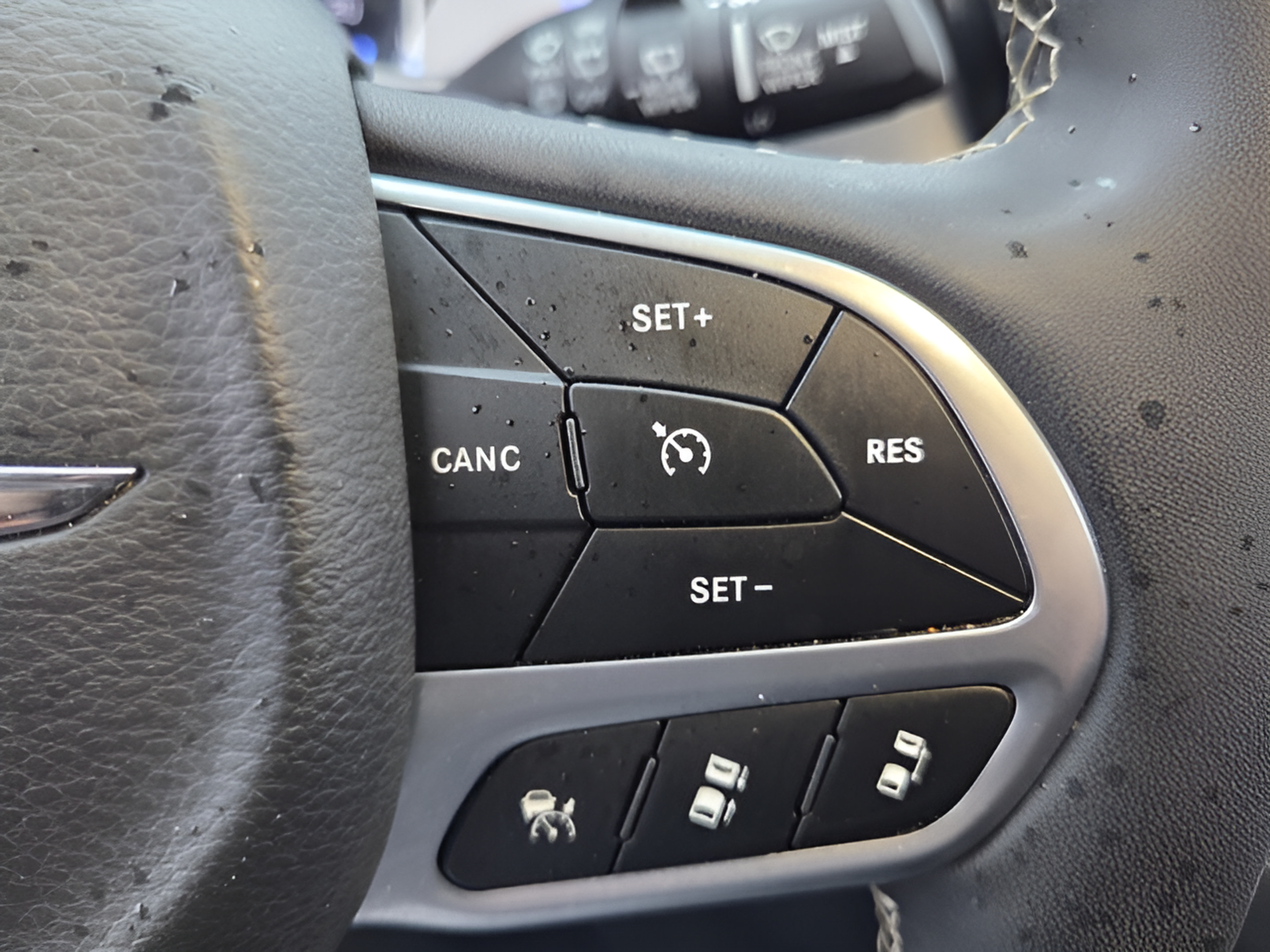 Used 2025 Chrysler Pacifica Select FWD image 28