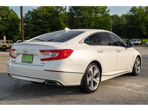 Used 2018 Honda Accord Touring image 8