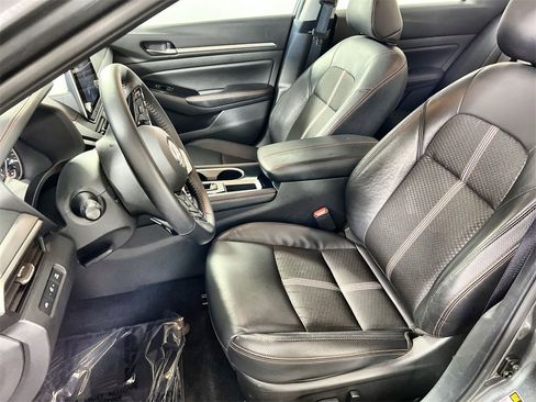 Certified 2025 Nissan Altima 2.5 SR image 13