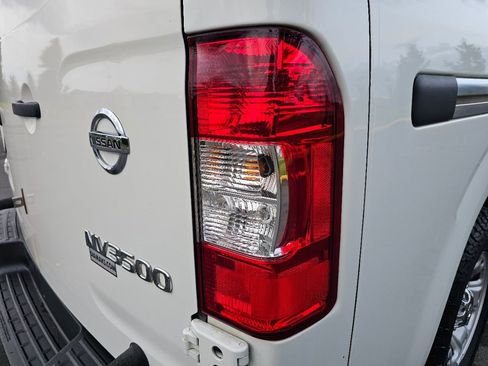 Used 2019 Nissan NV 3500 SL w/ Navigation Package image 21