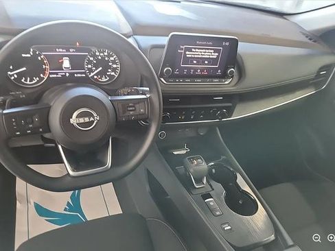 Used 2023 Nissan Rogue S image 5