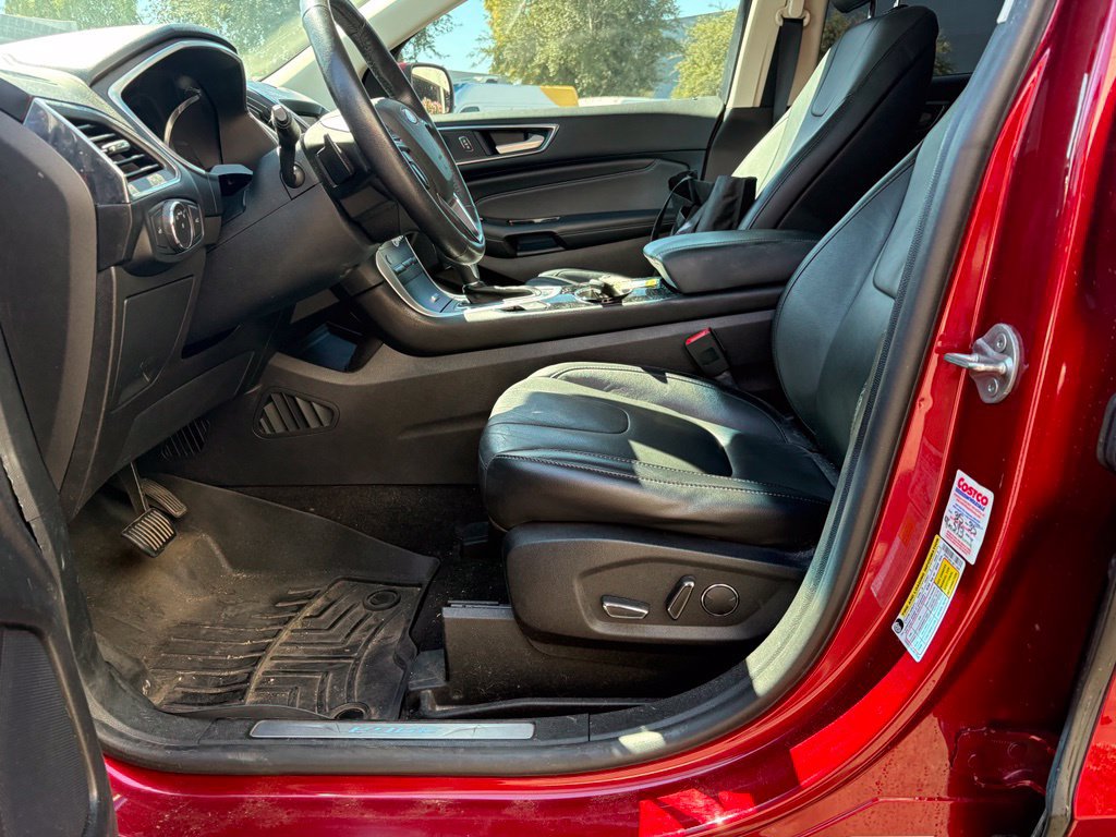 Used 2018 Ford Edge Titanium w/ Ford Safe & Smart Package FWD image 9
