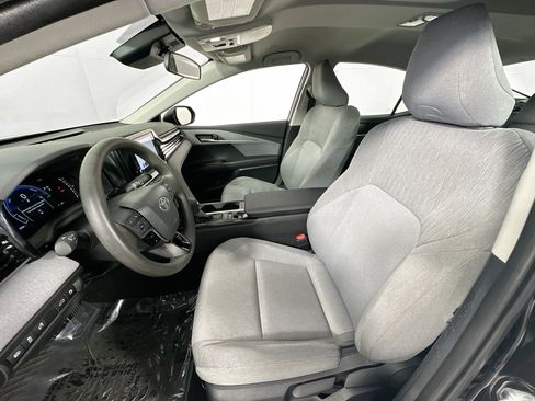 Used 2025 Toyota Camry LE image 19