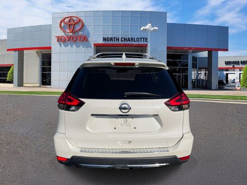 Used 2017 Nissan Rogue SL w/ SL Premium Package FWD image 9