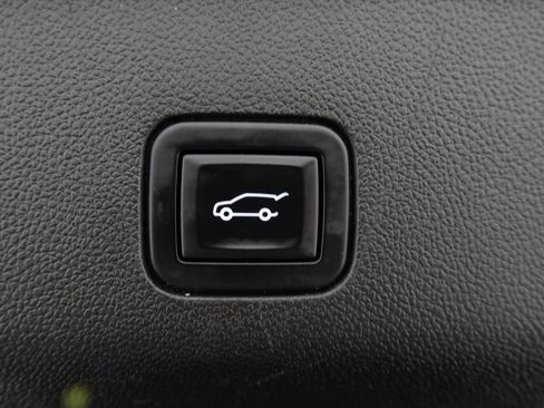Used 2023 GMC Yukon XL SLT AWD/4WD image 42