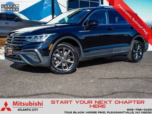 Used 2022 Volkswagen Tiguan SE w/ Panoramic Sunroof Package image 1