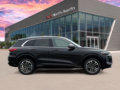 Certified 2025 Audi Q5 Premium w/ Convenience Package AWD/4WD image 8