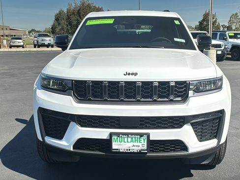 New 2026 Jeep Grand Cherokee L 2WD image 8