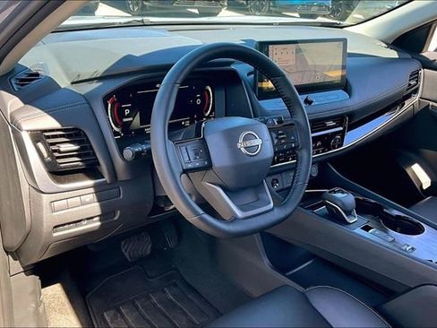 Certified 2025 Nissan Rogue SL FWD image 14