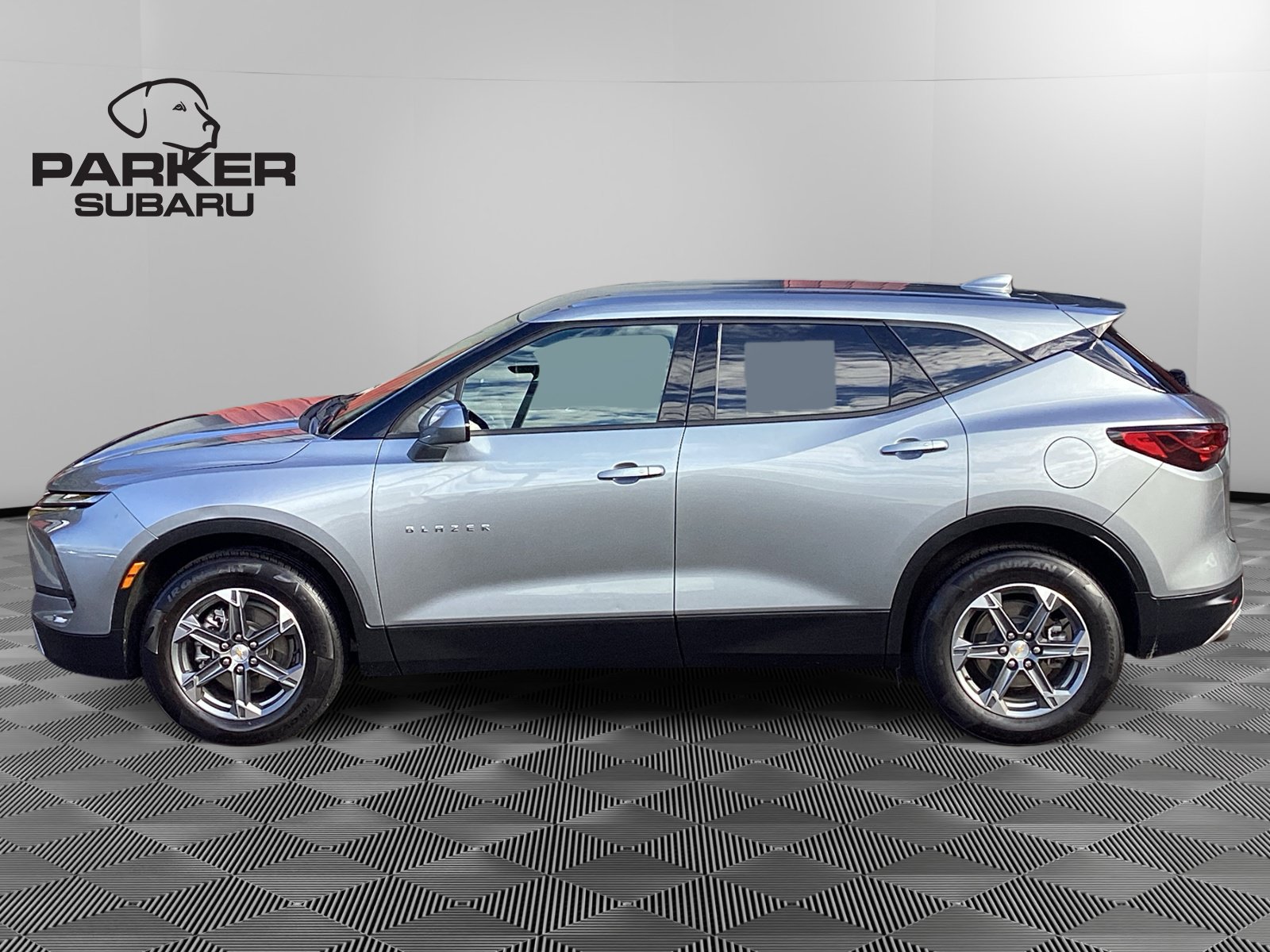 Used 2025 Chevrolet Blazer LT AWD/4WD image 2